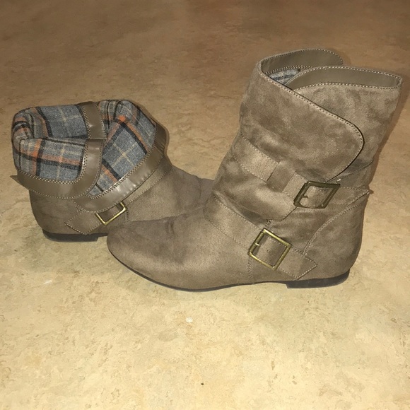 AE Booties - Picture 3 of 4